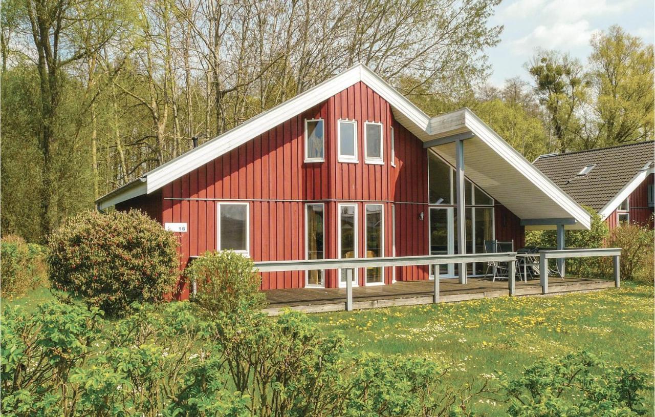 Cozy Home In Rechlin With Wifi Extérieur photo